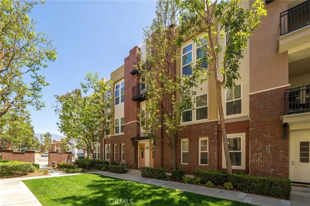 704 W 1st Street Claremont, CA 91711