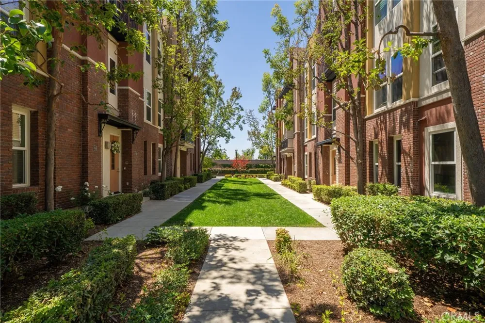 704 W 1st Street Claremont, CA 91711