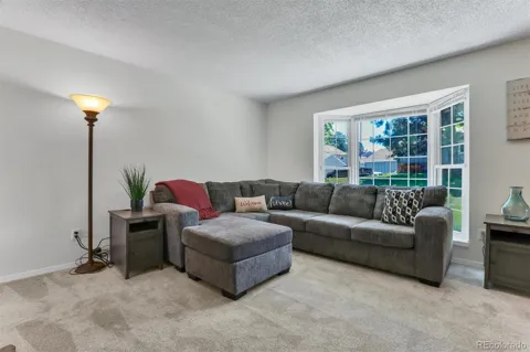 2433 E Fremont Court