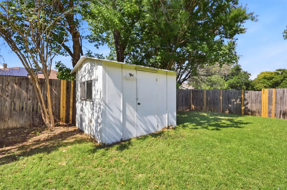 6461 Westridge Drive Watauga, TX 76148