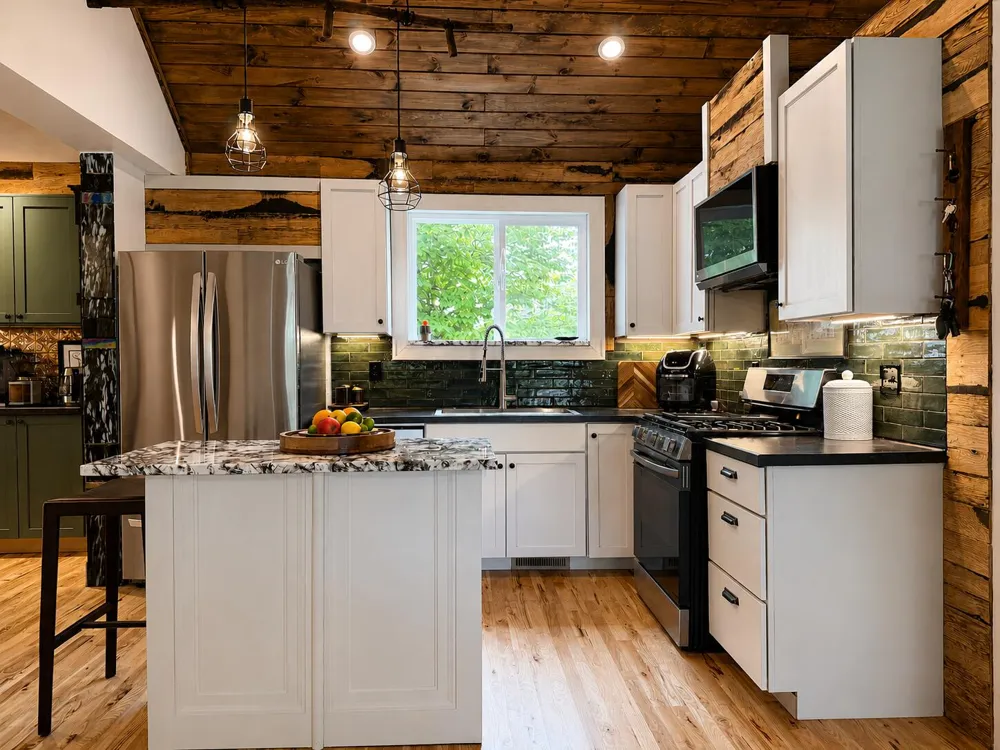 211 E Sycamore Street Three Oaks, MI 49128