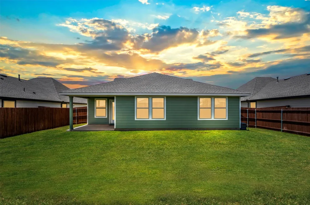2315 Hydrangea Drive Pilot Point, TX 76258