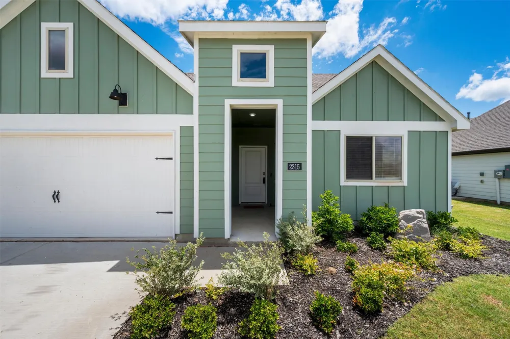 2315 Hydrangea Drive Pilot Point, TX 76258