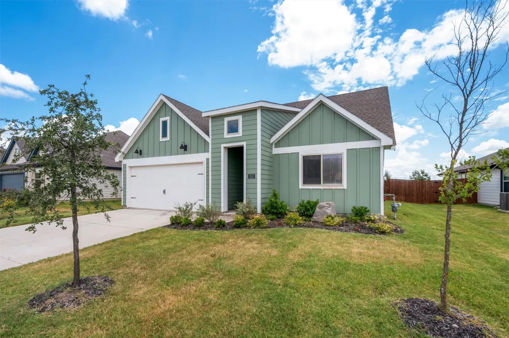 2315 Hydrangea Drive Pilot Point, TX 76258