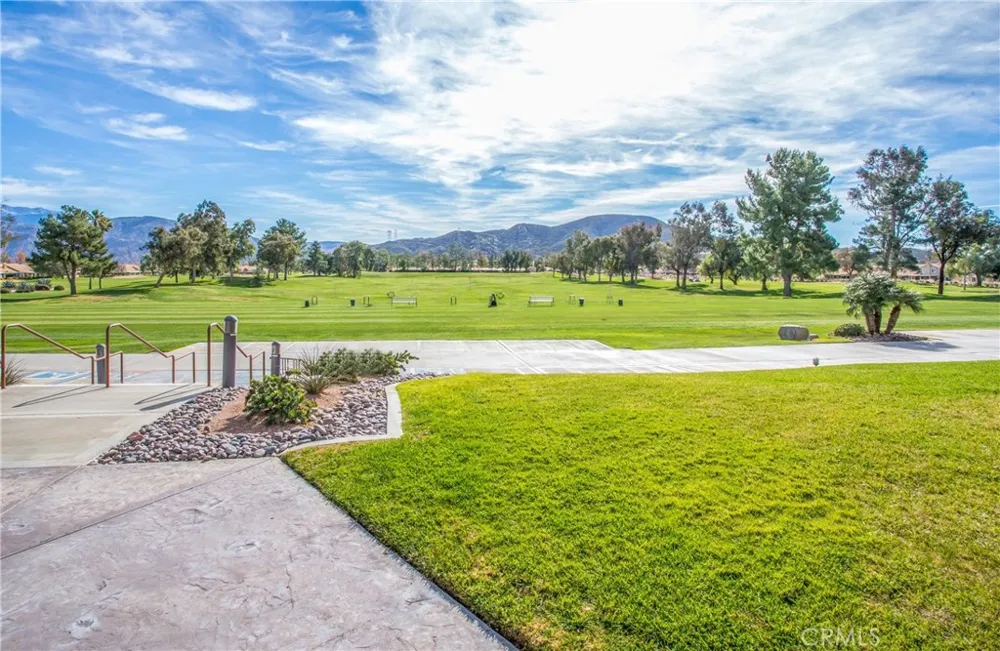 5633 Riviera Banning, CA 92220