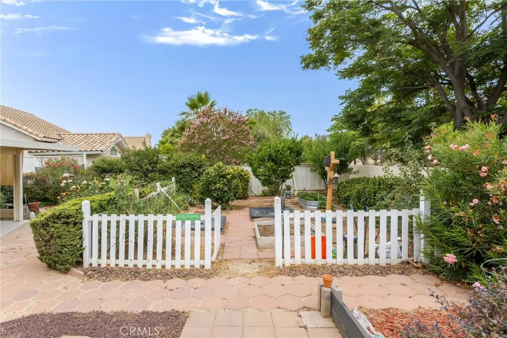 5633 Riviera Banning, CA 92220