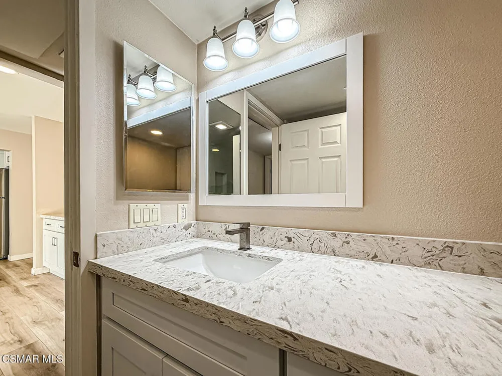 291 Sequoia Court #17 Thousand Oaks, CA 91360