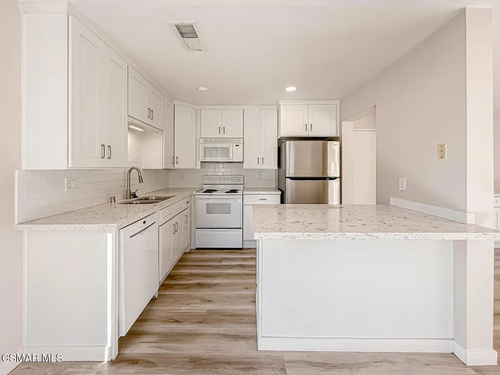 291 Sequoia Court #17 Thousand Oaks, CA 91360