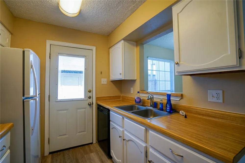 6702 Everhart #E-102 Corpus Christi, TX 78413