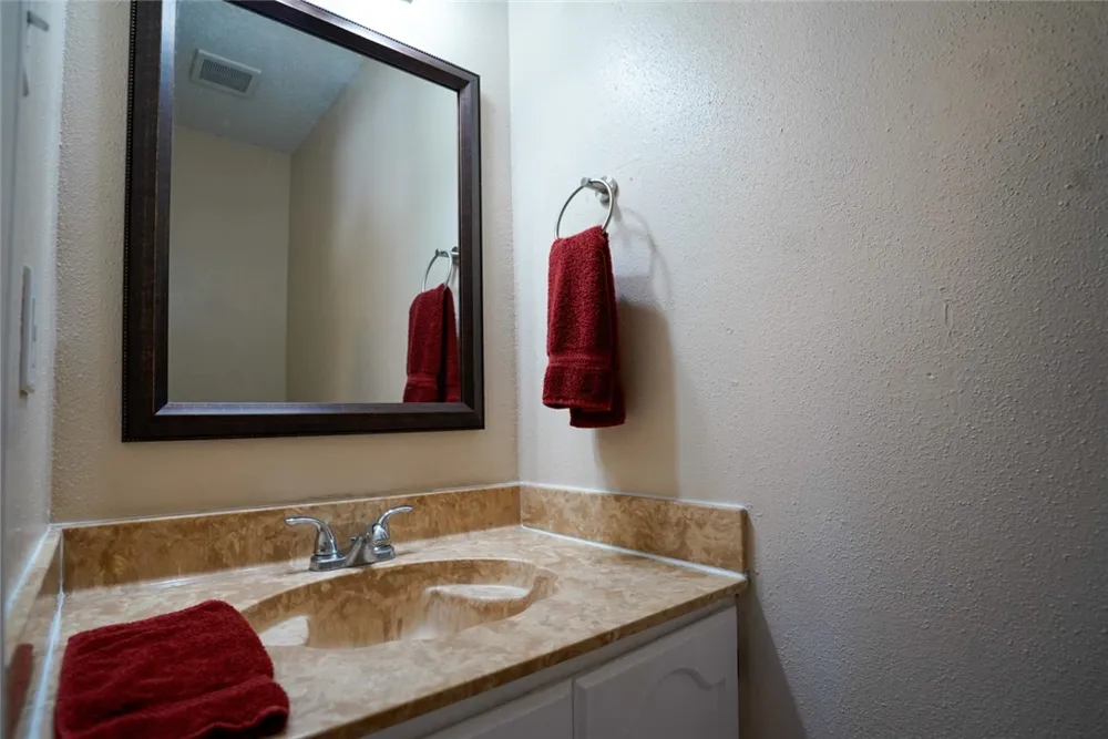 6702 Everhart #E-102 Corpus Christi, TX 78413