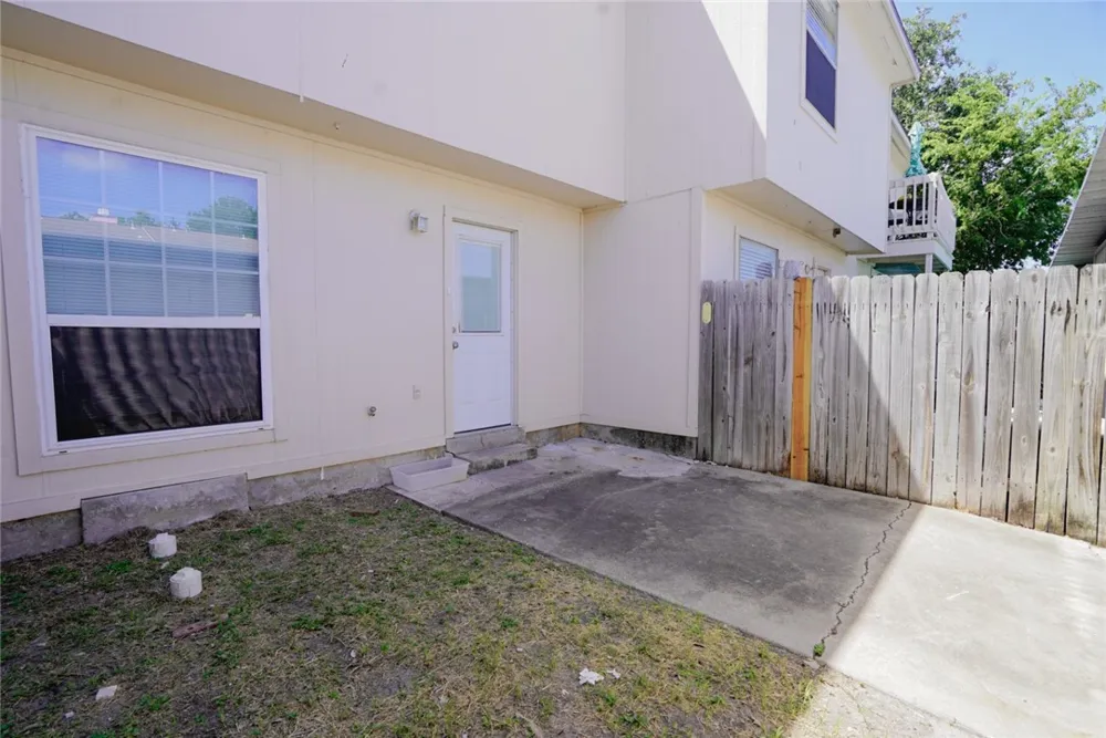 6702 Everhart #E-102 Corpus Christi, TX 78413