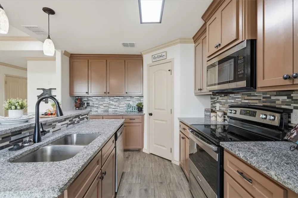 308 Dahme Avenue Orange Grove, TX 78372