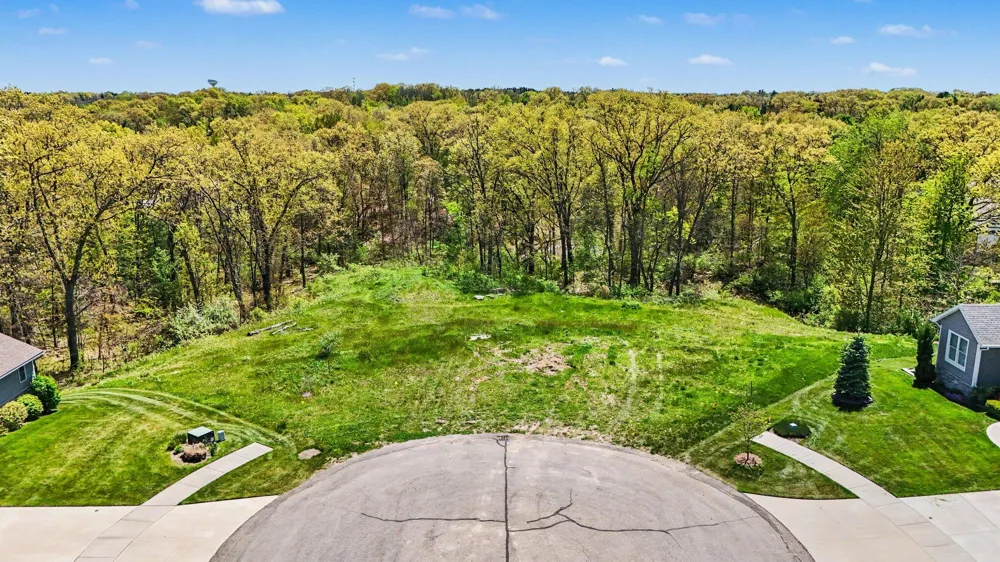 4277 Trail View NE Grand Rapids, MI 49525