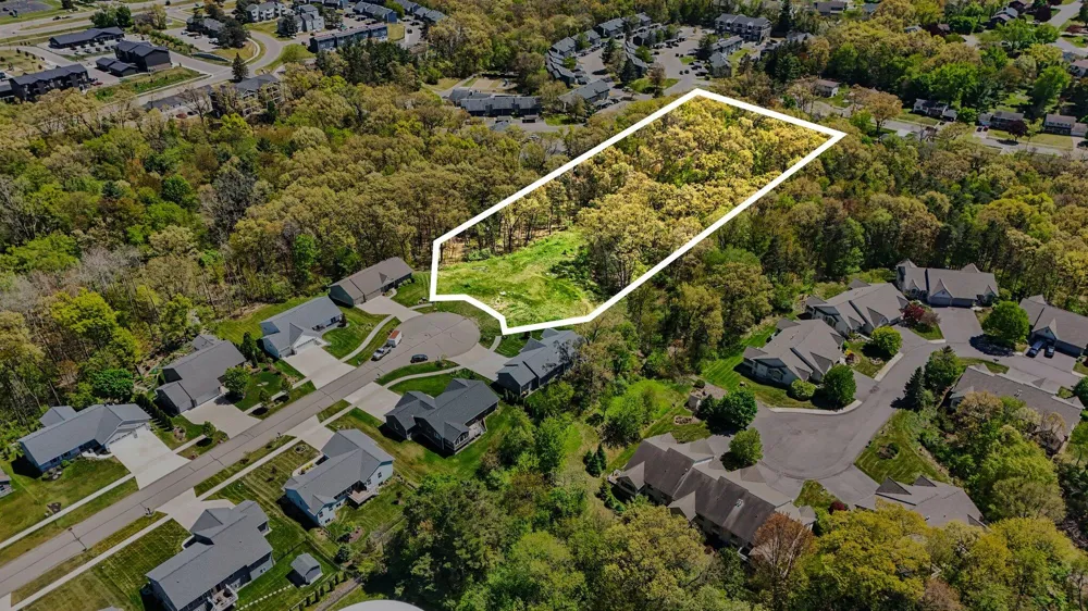 4277 Trail View NE Grand Rapids, MI 49525