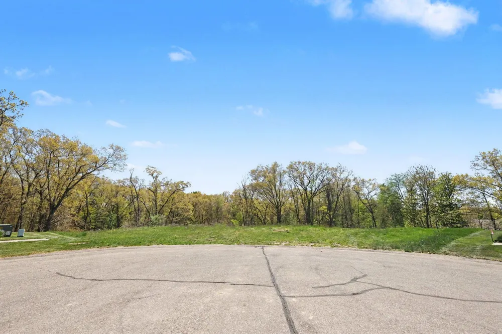 4277 Trail View NE Grand Rapids, MI 49525