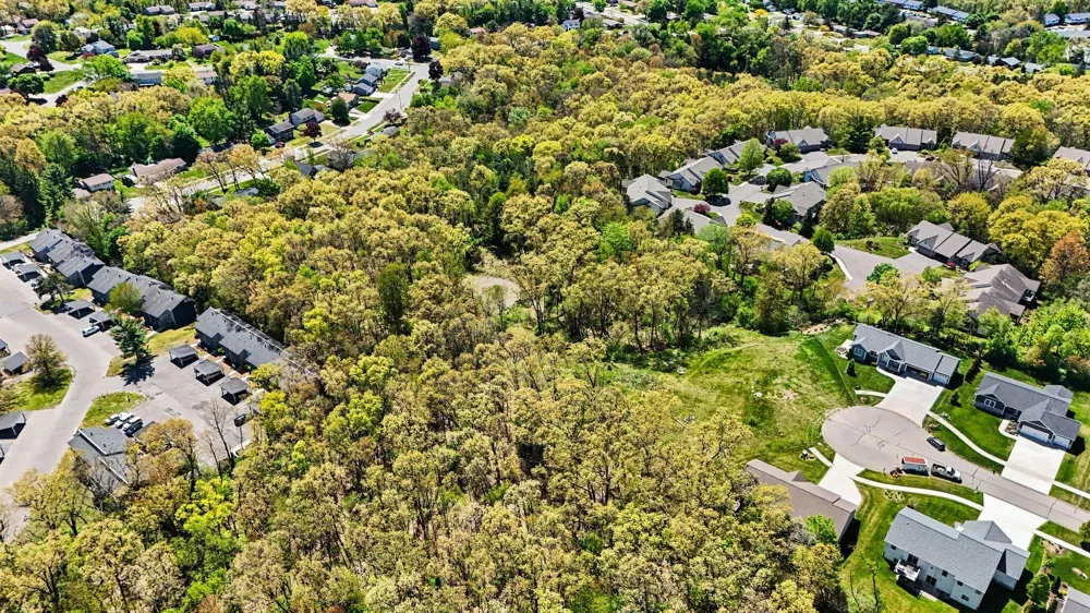 4277 Trail View NE Grand Rapids, MI 49525