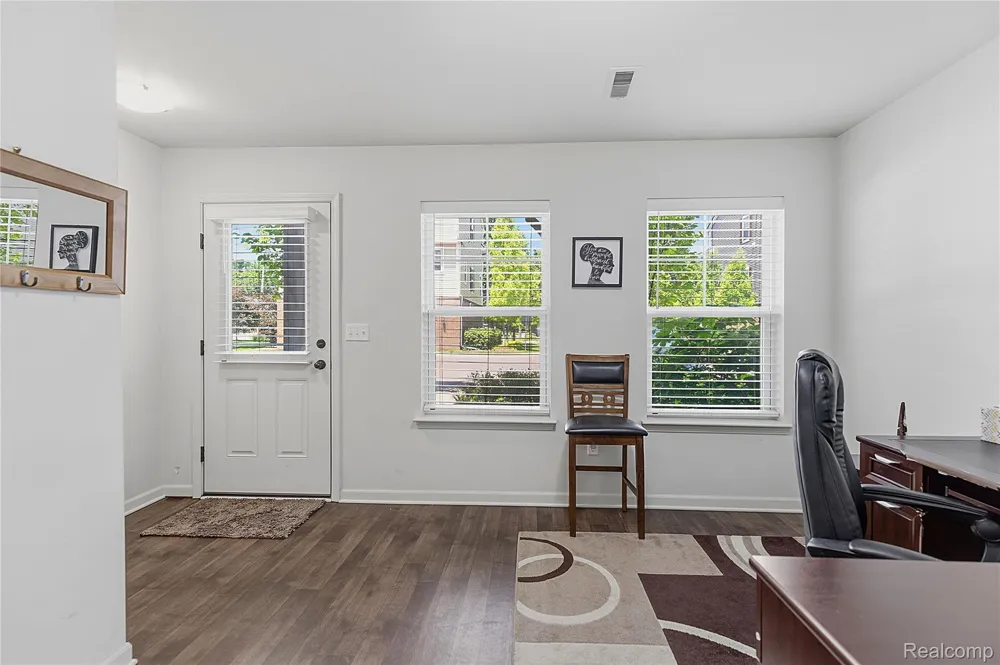 561 Parkdale Lane Ferndale City, MI 48220