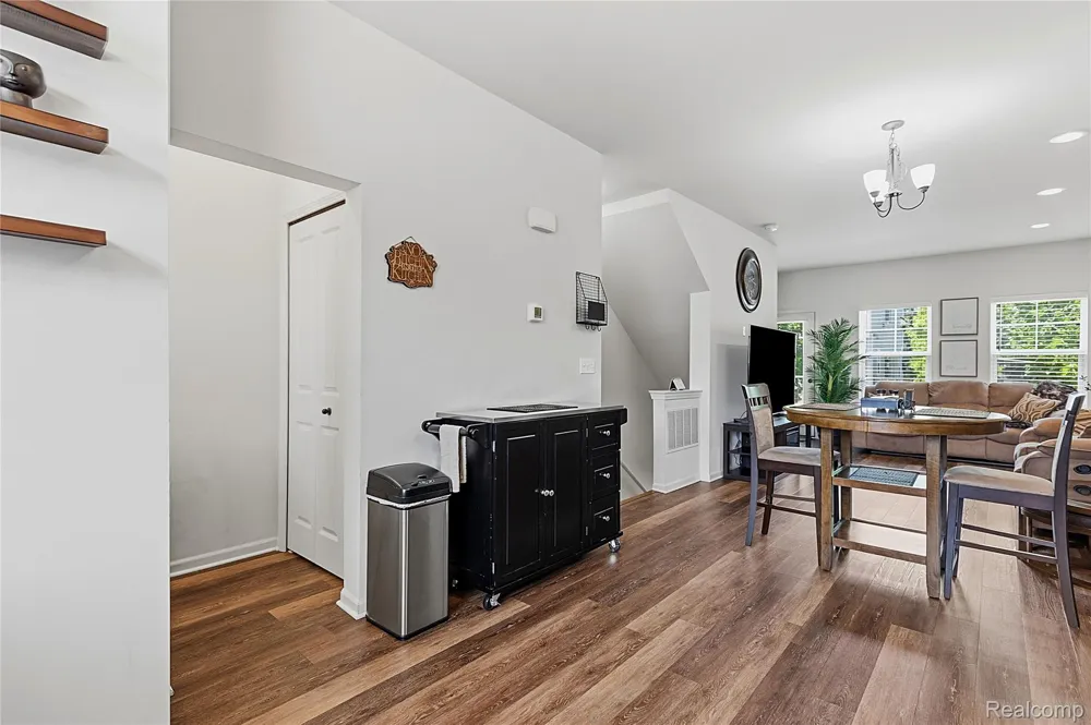 561 Parkdale Lane Ferndale City, MI 48220