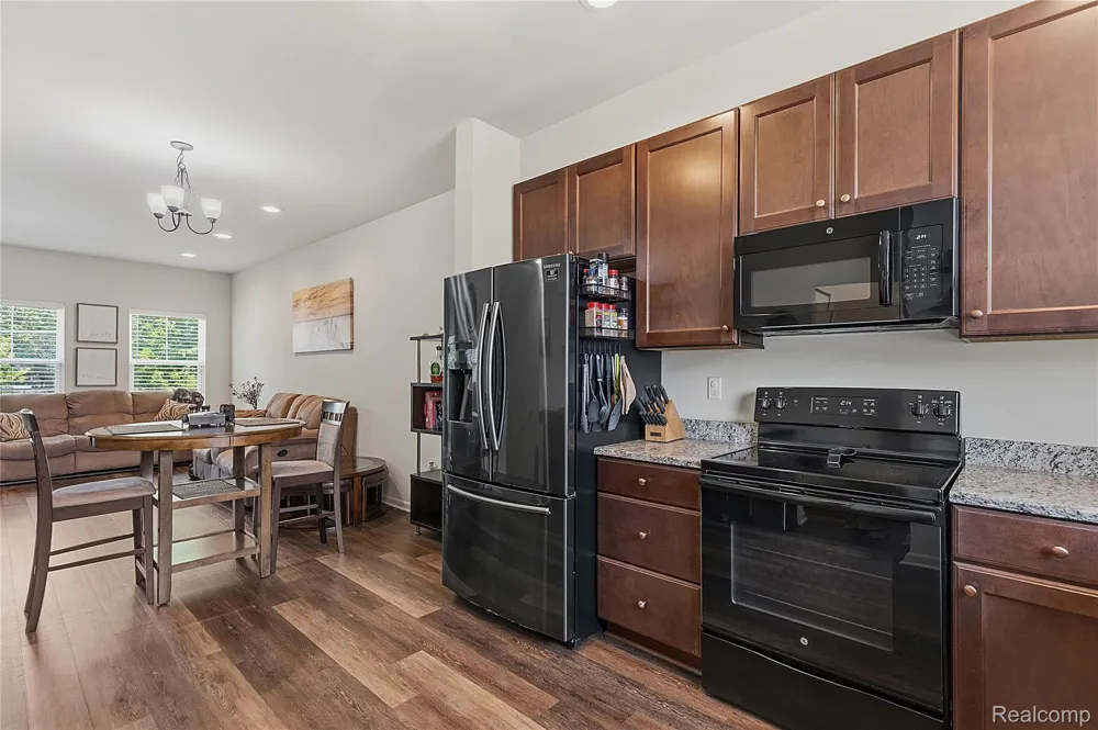 561 Parkdale Lane Ferndale City, MI 48220
