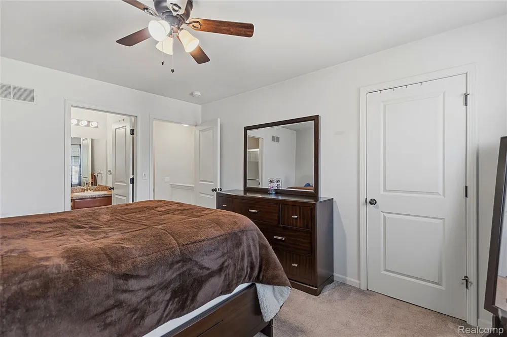 561 Parkdale Lane Ferndale City, MI 48220