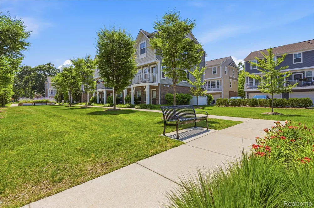 561 Parkdale Lane Ferndale City, MI 48220