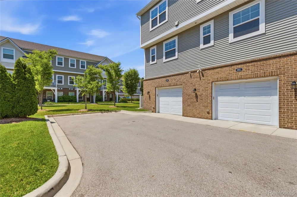 561 Parkdale Lane Ferndale City, MI 48220