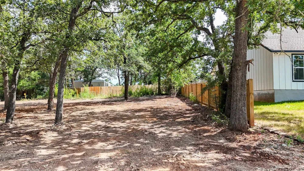 115 Eaglenest Court Smithville, TX 78957