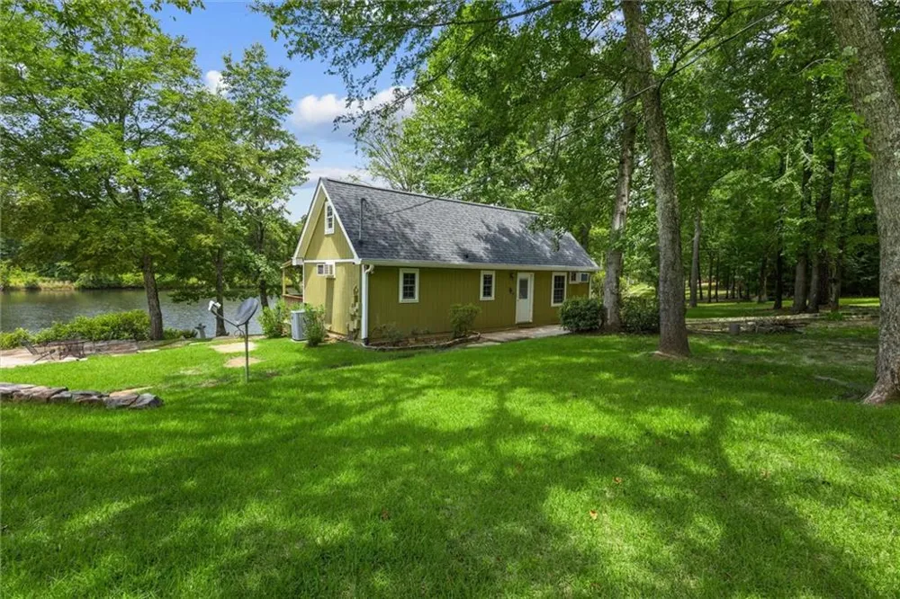 5098 Crescent Road Dry Branch, GA 31020