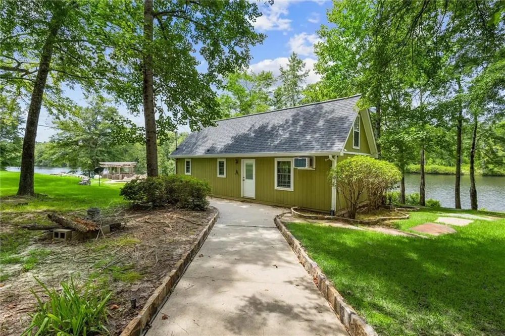 5098 Crescent Road Dry Branch, GA 31020