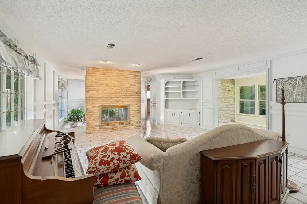 406 Dula Circle Duncanville, TX 75116
