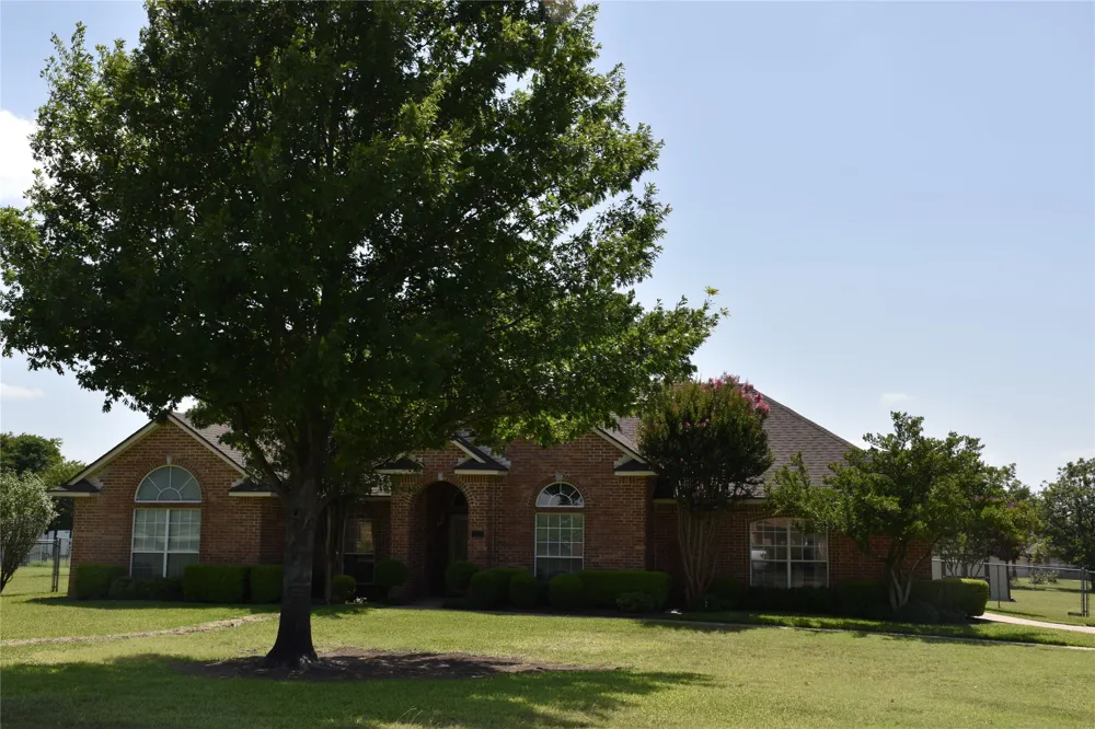 4017 Windmill Ridge Circle Red Oak, TX 75154