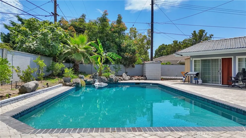 2550 W Rowland Avenue Anaheim, CA 92804