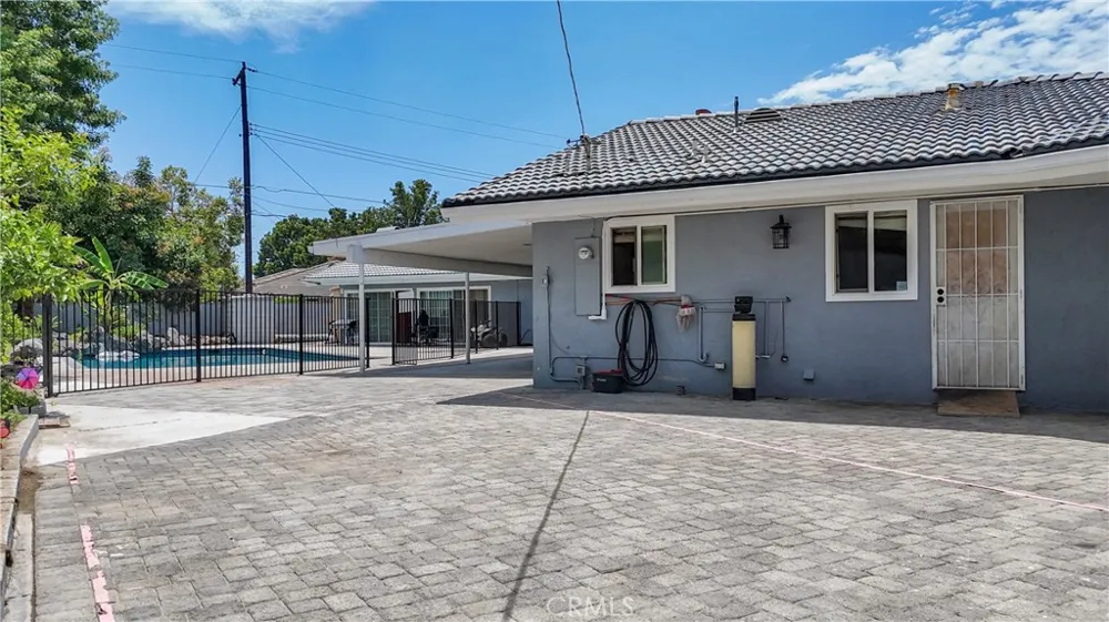 2550 W Rowland Avenue Anaheim, CA 92804