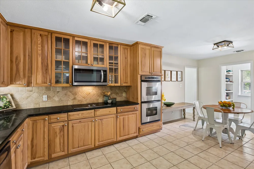 524 Oakridge Trail Copper Canyon, TX 75077