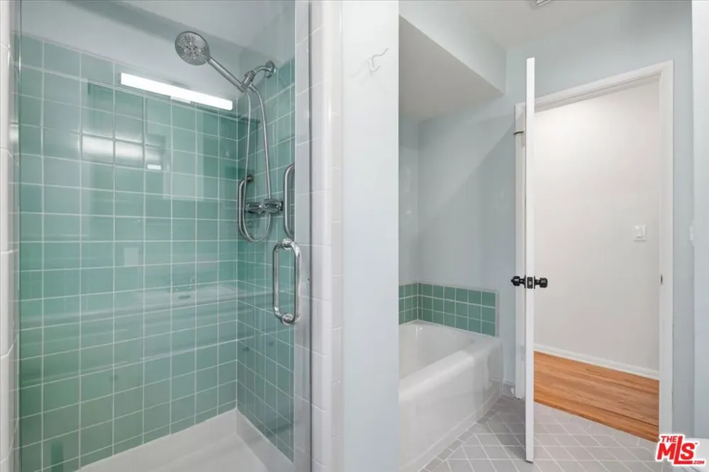 12818 Hatteras Street Valley Village, CA 91607