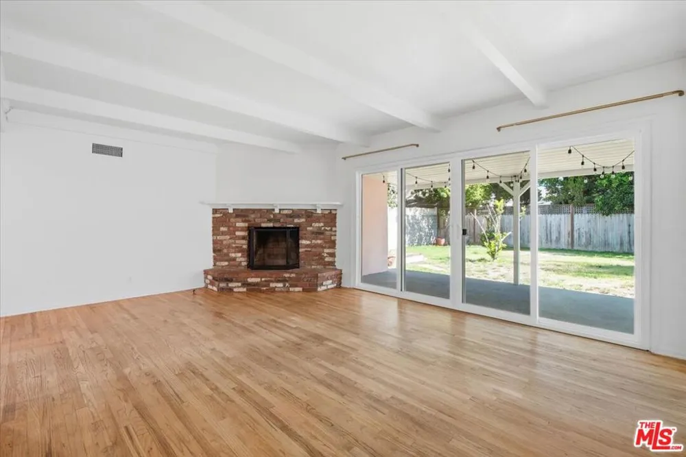 12818 Hatteras Street Valley Village, CA 91607