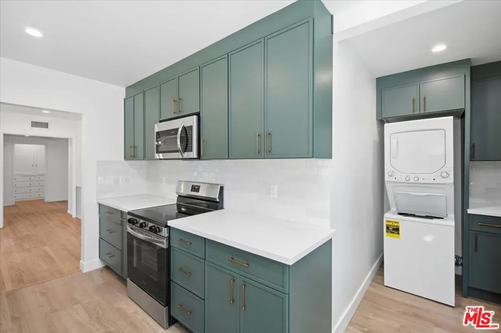 12818 Hatteras Street Valley Village, CA 91607