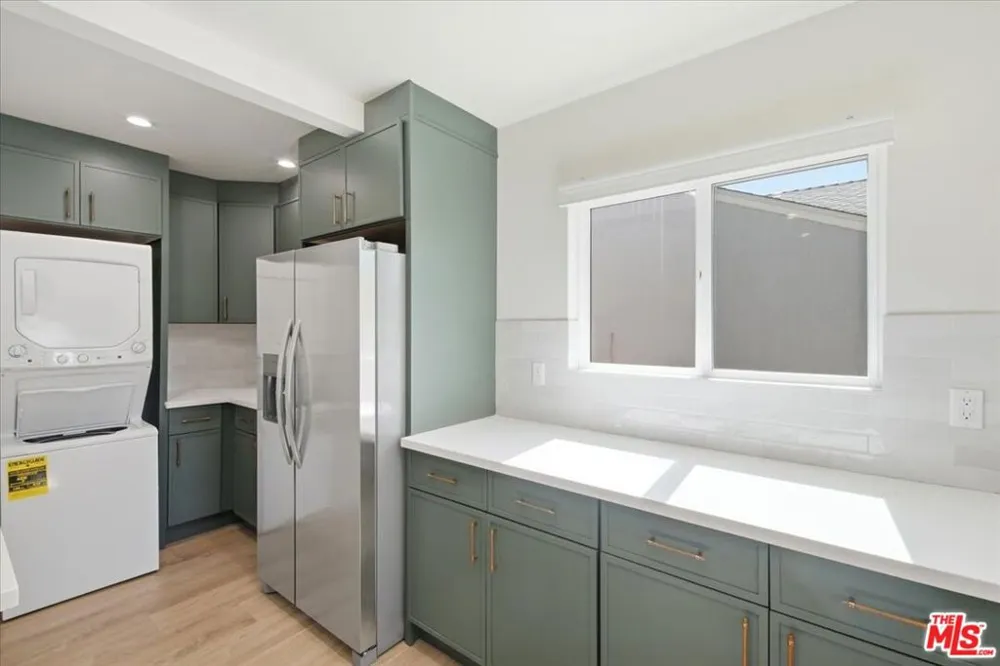 12818 Hatteras Street Valley Village, CA 91607