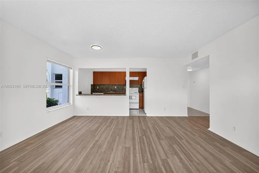 505 S Pine Island Rd #B102 Plantation, FL 33324