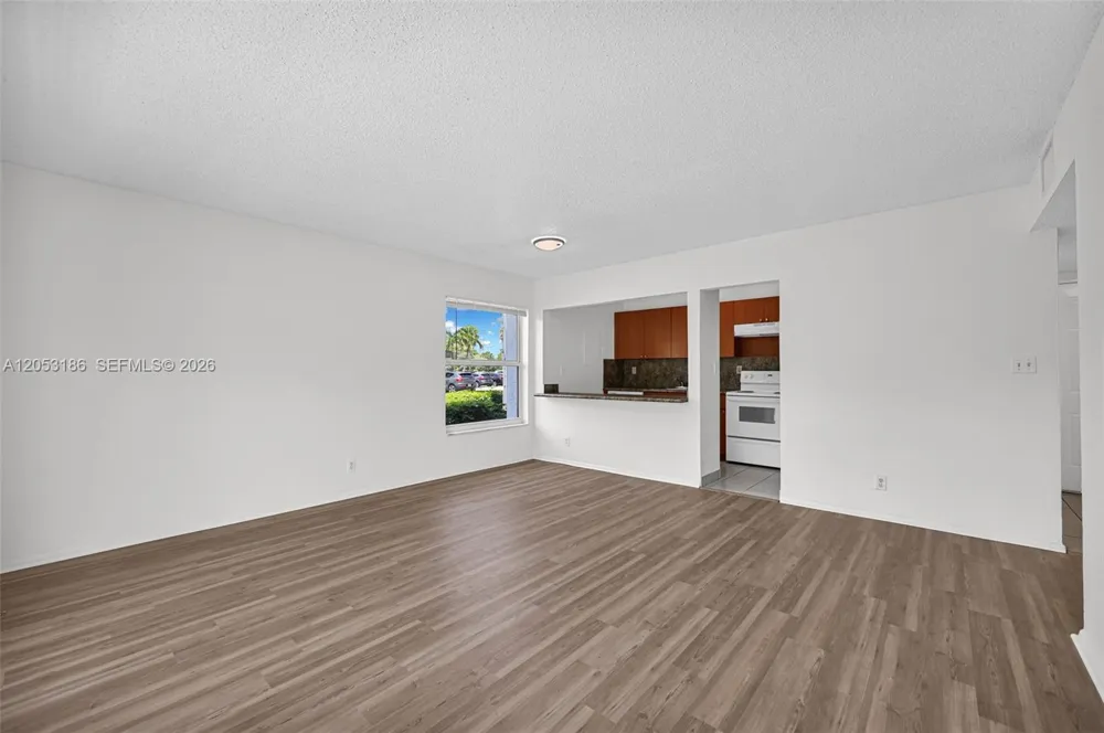 505 S Pine Island Rd #B102 Plantation, FL 33324