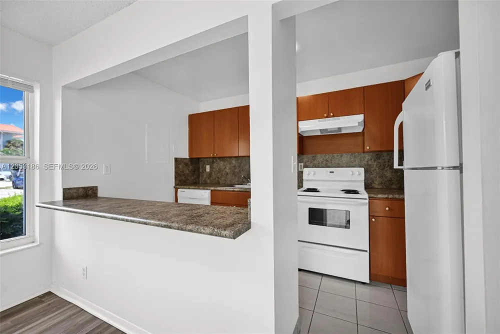 505 S Pine Island Rd #B102 Plantation, FL 33324