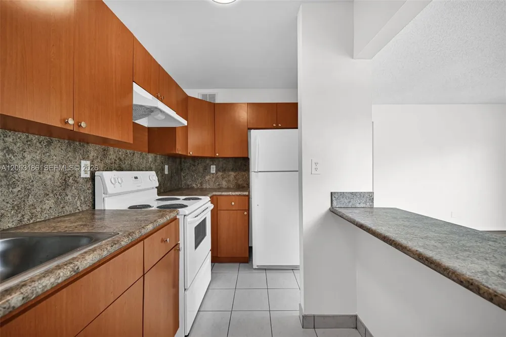 505 S Pine Island Rd #B102 Plantation, FL 33324