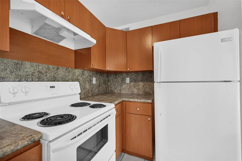 505 S Pine Island Rd #B102 Plantation, FL 33324