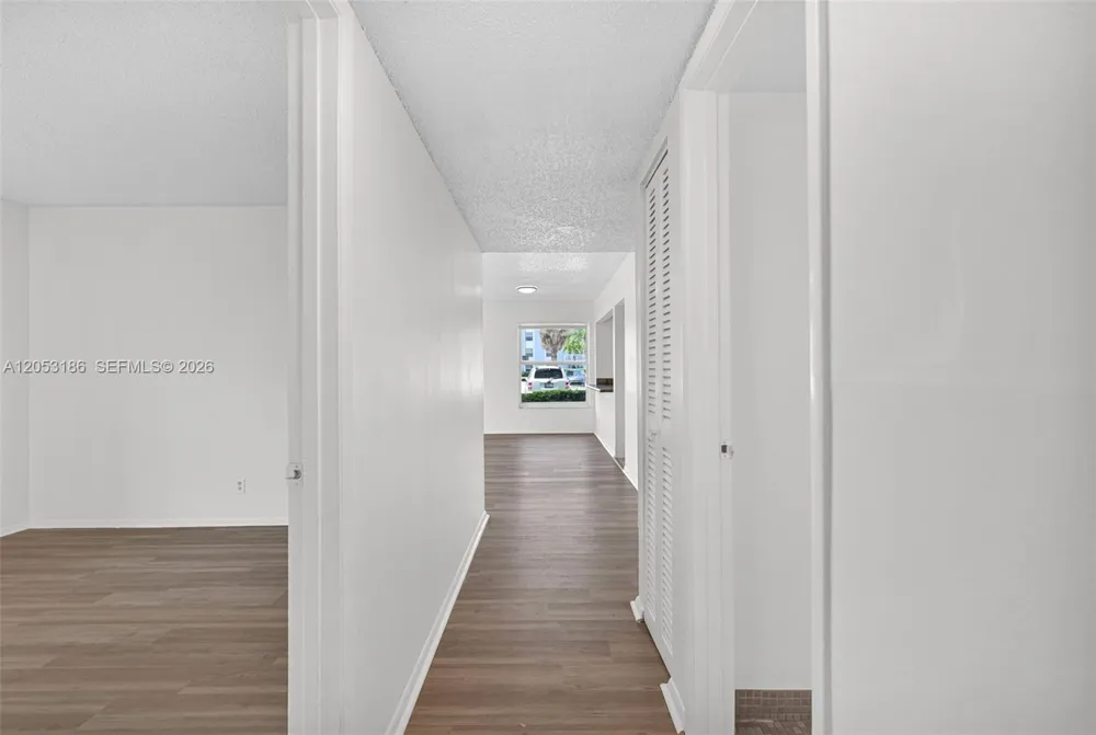 505 S Pine Island Rd #B102 Plantation, FL 33324