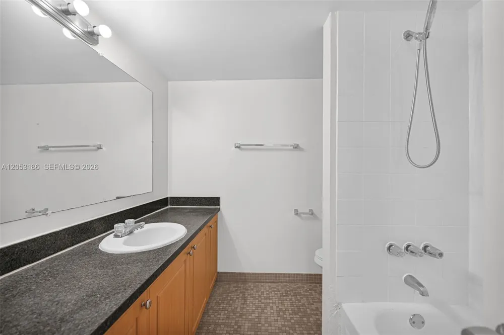 505 S Pine Island Rd #B102 Plantation, FL 33324