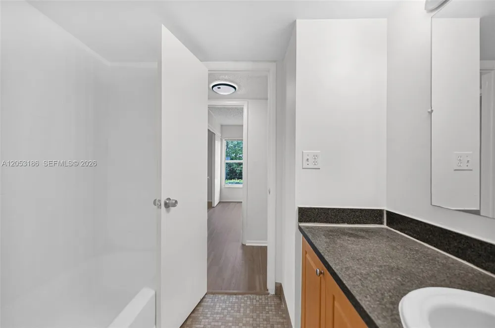 505 S Pine Island Rd #B102 Plantation, FL 33324