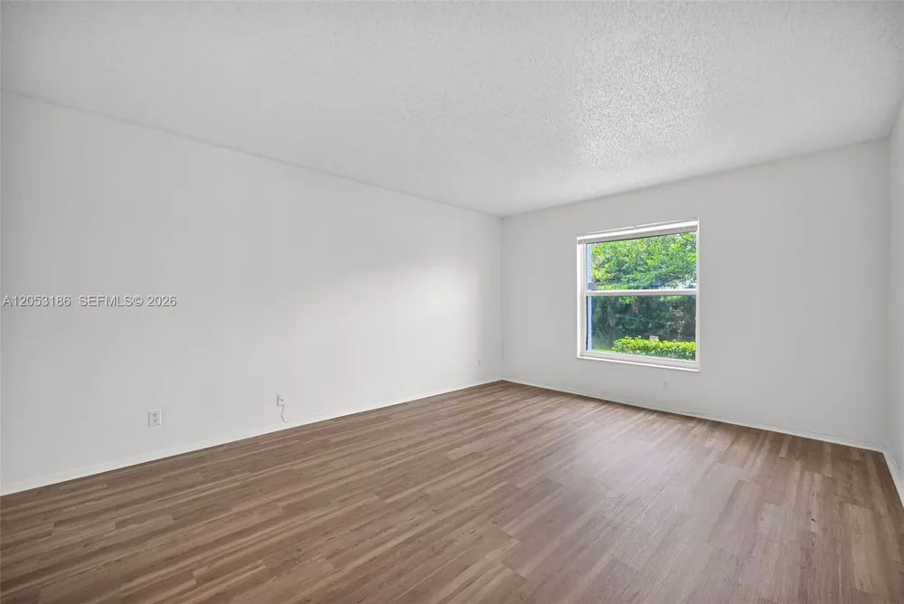 505 S Pine Island Rd #B102 Plantation, FL 33324