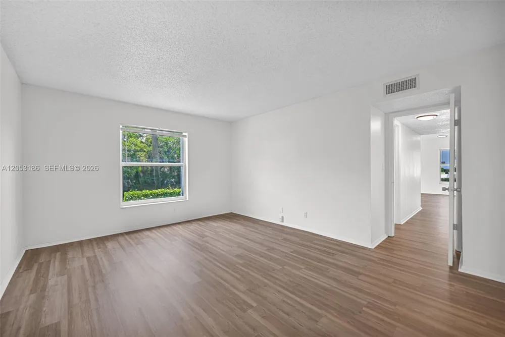 505 S Pine Island Rd #B102 Plantation, FL 33324