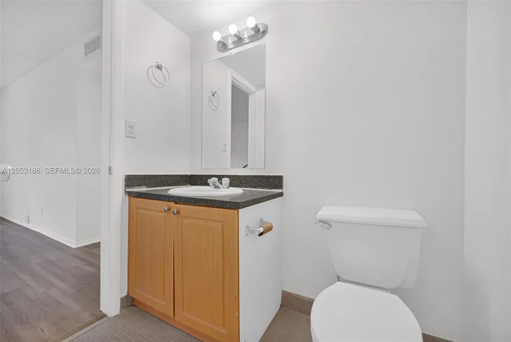 505 S Pine Island Rd #B102 Plantation, FL 33324