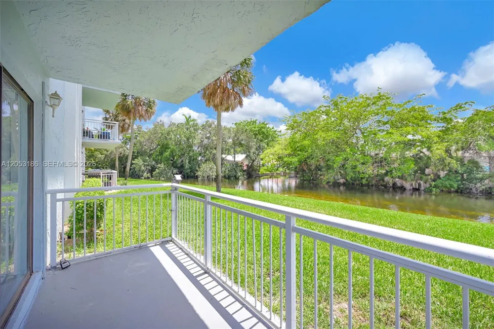 505 S Pine Island Rd #B102 Plantation, FL 33324